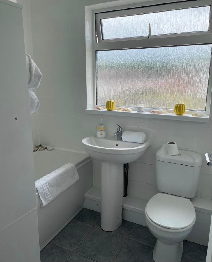 Cozy Flat 15 Mins From City Centre With Parking Appartement Cardiff Buitenkant foto