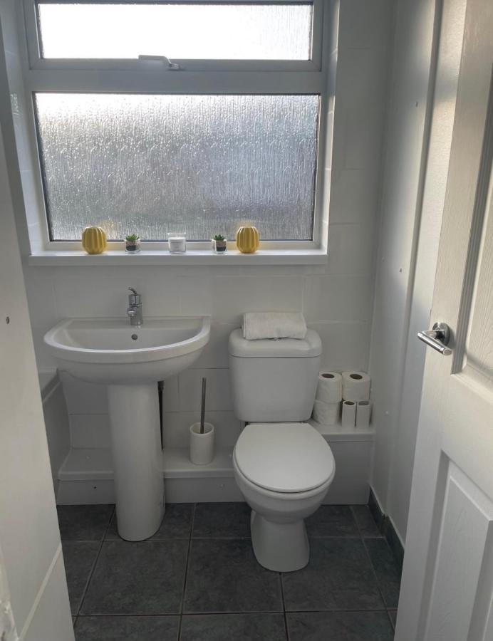Cozy Flat 15 Mins From City Centre With Parking Appartement Cardiff Buitenkant foto